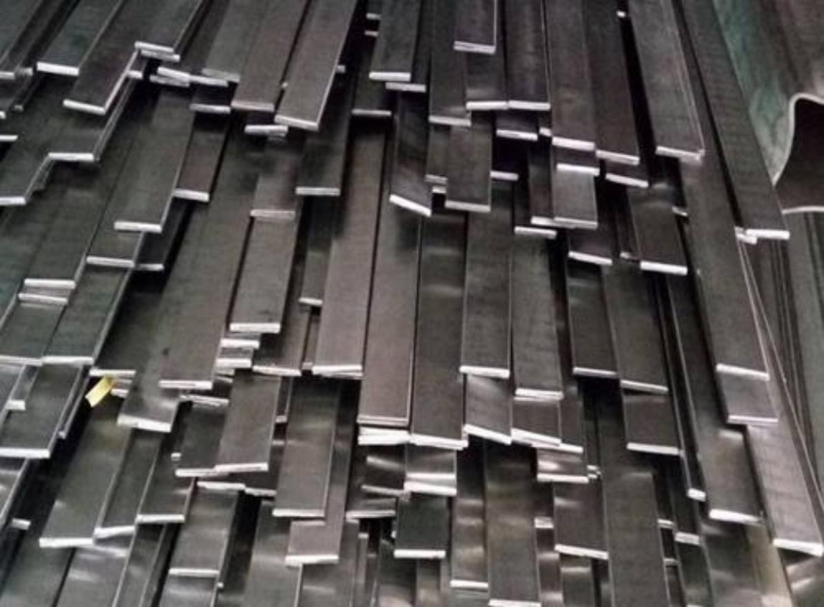 Biểu đồ tròn thể hiện tỷ trọng ảnh hưởng của các yếu tố như mác thép, quy cách, xuất xứ... đến giá thành cuối cùng của thanh inox.