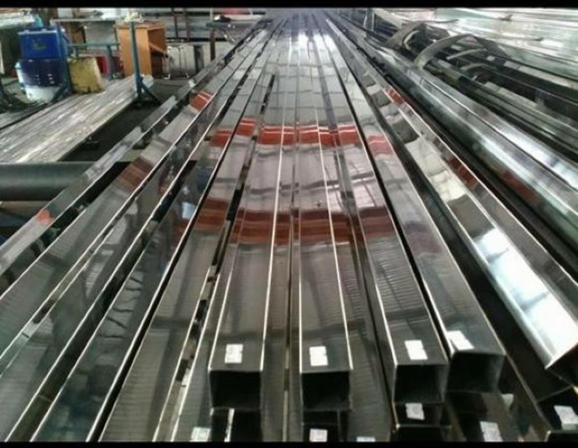 So sánh trực quan các mẫu vật liệu Inox 201, 304, và 316 với các bề mặt hoàn thiện khác nhau.