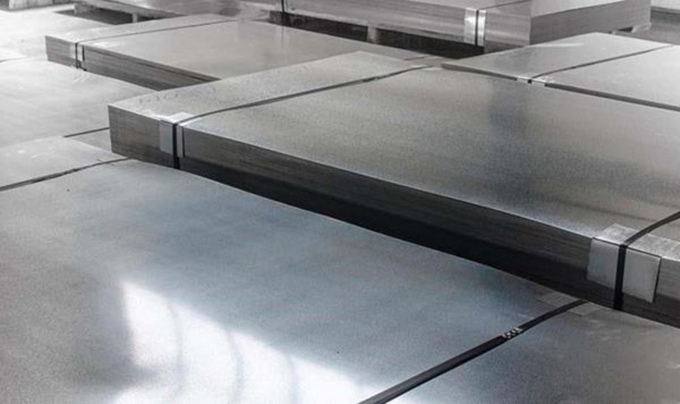 Bồn chứa công nghiệp bằng inox thể hiện sự đầu tư vào độ bền và an toàn vệ sinh.