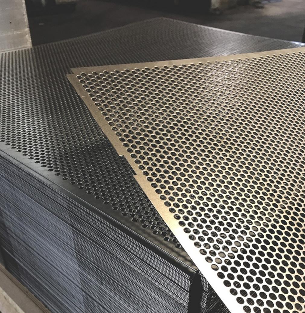 Các cuộn lưới inox với quy cách đa dạng, sẵn sàng cho nhiều ứng dụng công nghiệp và dân dụng.