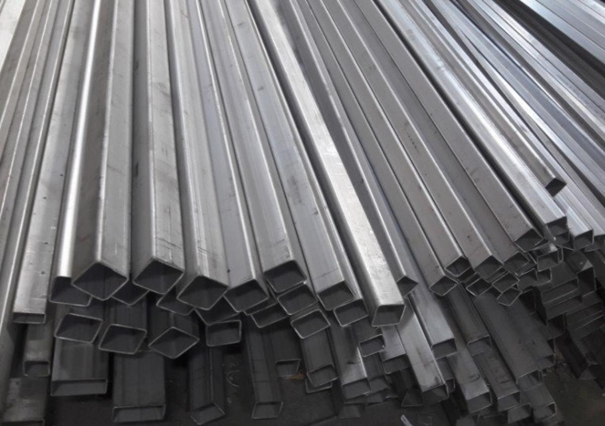 Bảng tra cứu quy cách và trọng lượng các loại hộp inox vuông và chữ nhật thông dụng.