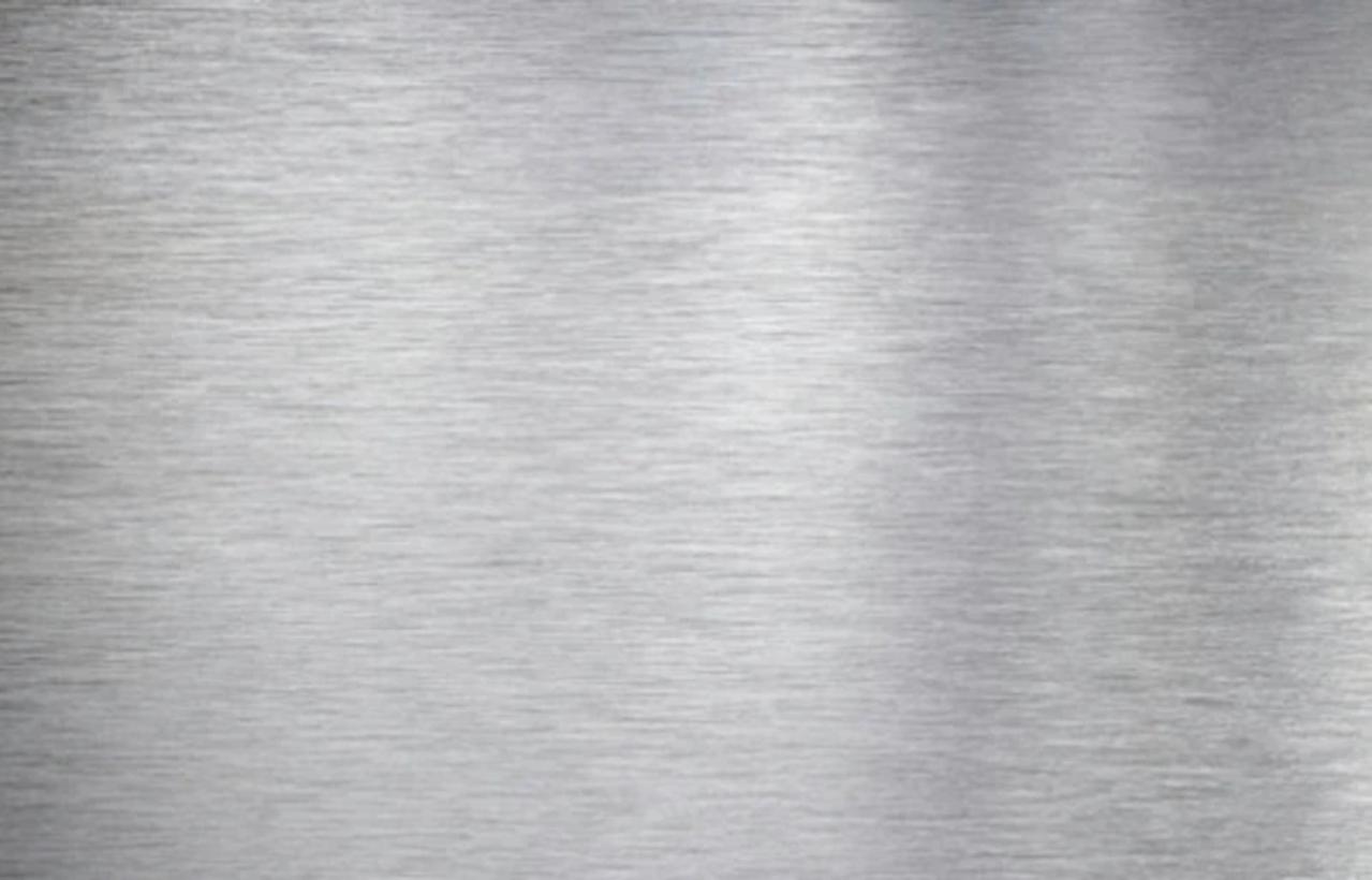 Thiết kế quầy bar ấn tượng sử dụng tấm inox xước chéo màu đen, một xu hướng nổi bật của năm.