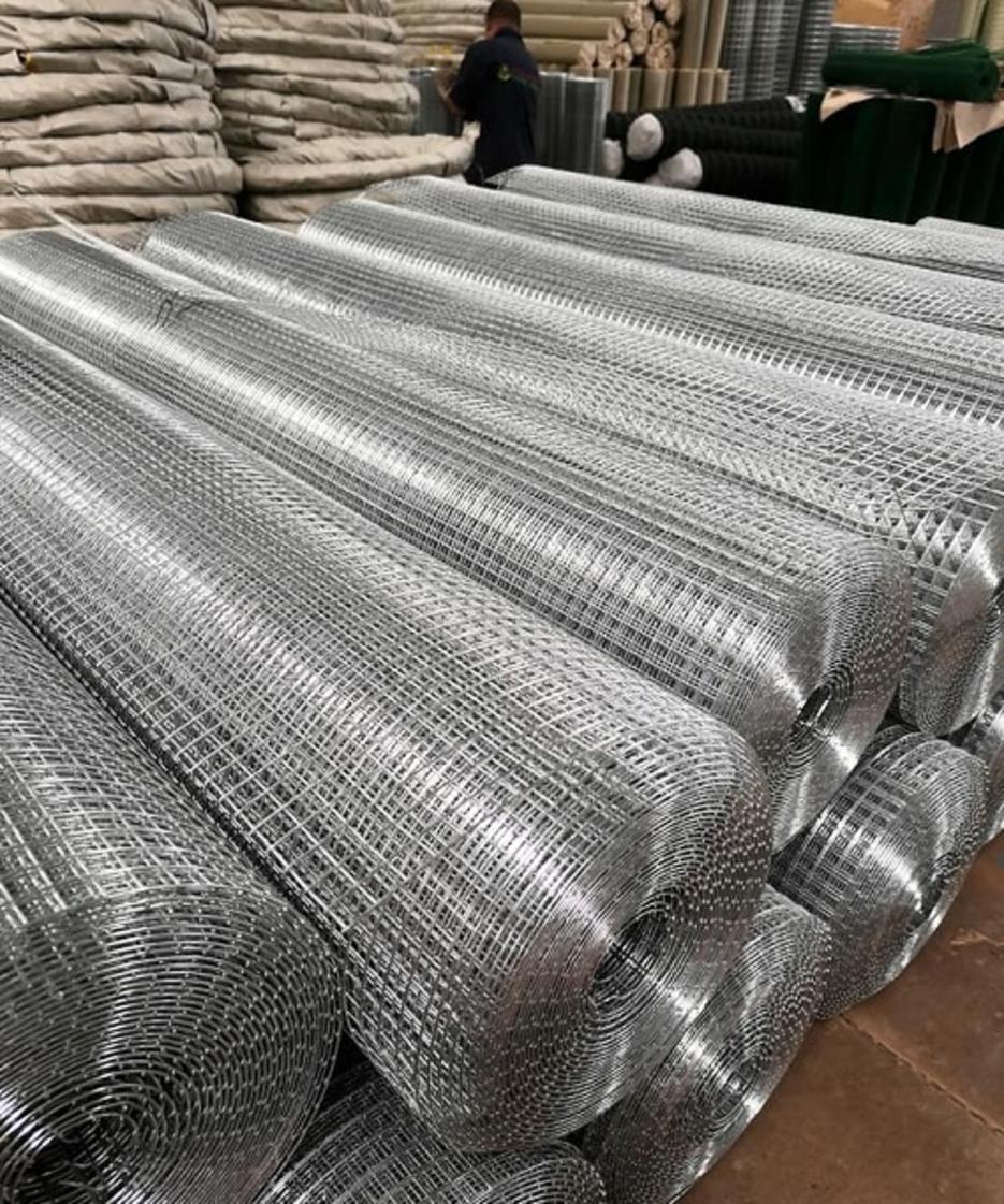 Hình ảnh拼貼 các ứng dụng thực tế của lưới inox trong nhiều ngành khác nhau.