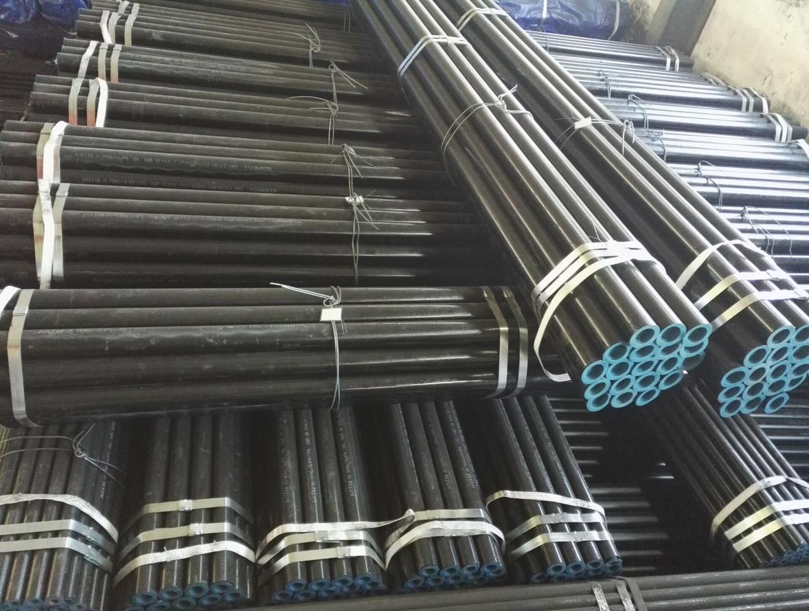 Bảng tra quy cách và trọng lượng ống thép đúc tiêu chuẩn SCH40, một công cụ không thể thiếu cho kỹ sư.