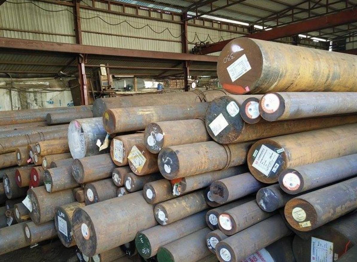 Thép Tròn Đặc Phi 6 3 Các loại thép tròn đặc với bề mặt và mác thép khác nhau.