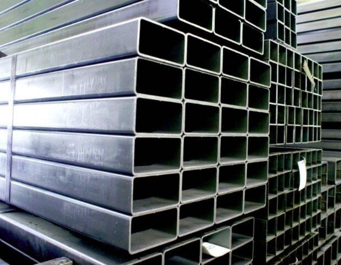 Thép Hộp Mạ Kẽm 20X40 13 Hình ảnh cận cảnh dòng chữ in điện tử trên thân thép hộp Hòa Phát chính hãng.