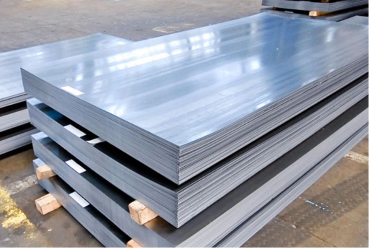 Bảng so sánh trực quan đặc điểm và ứng dụng của các mác inox 304, 316, 201, và 430.