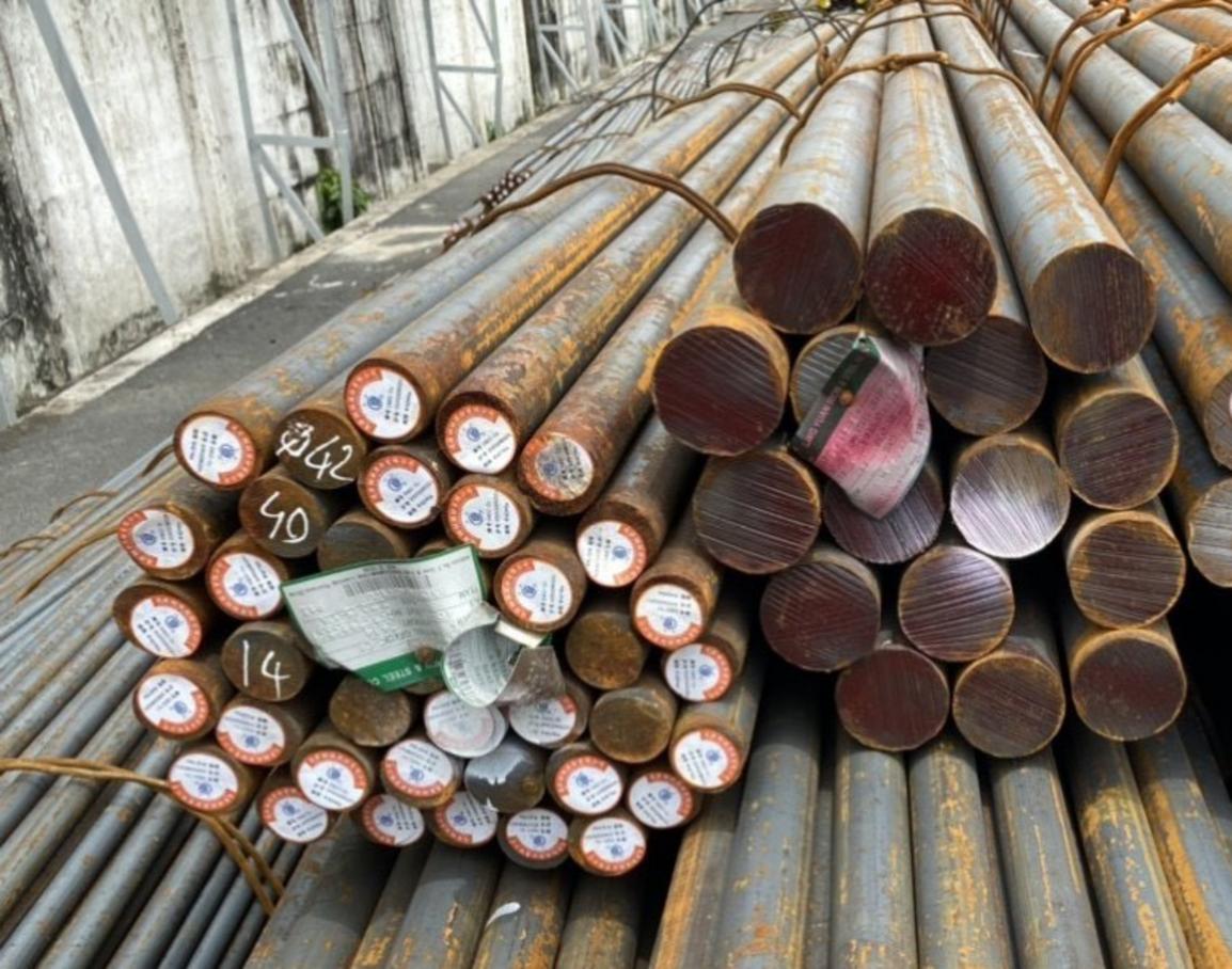 Thép Tròn Đặc Phi 6 2 So sánh trực quan tiết diện của thép tròn đặc và thép ống rỗng.