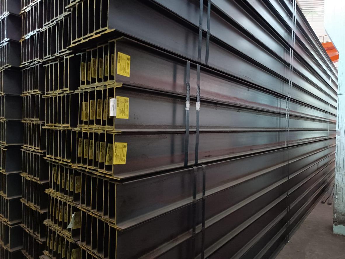 Thép Hình I 400 1 Hình ảnh mô tả mặt cắt và cấu tạo 3D của thép hình I tiêu chuẩn.