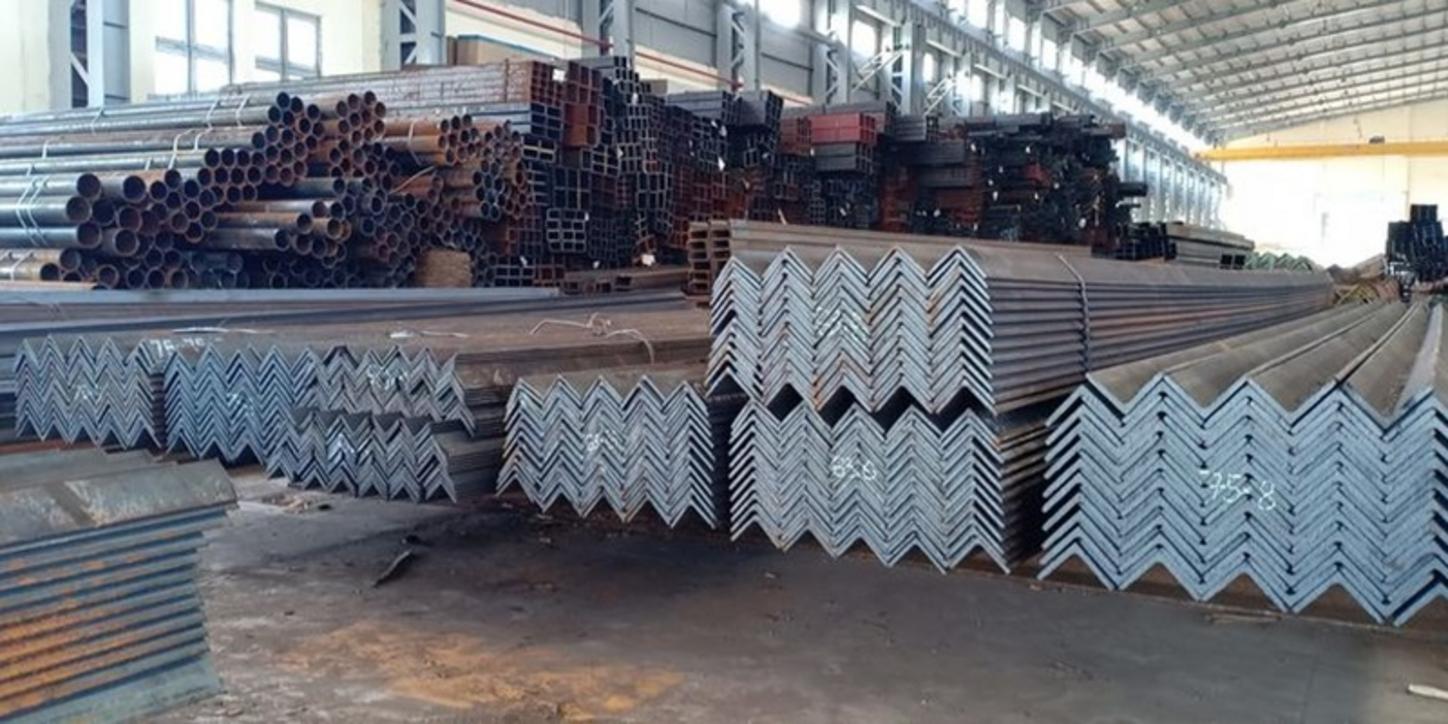 Thép V90X90 1 Hình ảnh mặt cắt ngang của thép hình V tiêu chuẩn, thể hiện rõ hai cạnh và độ dày.