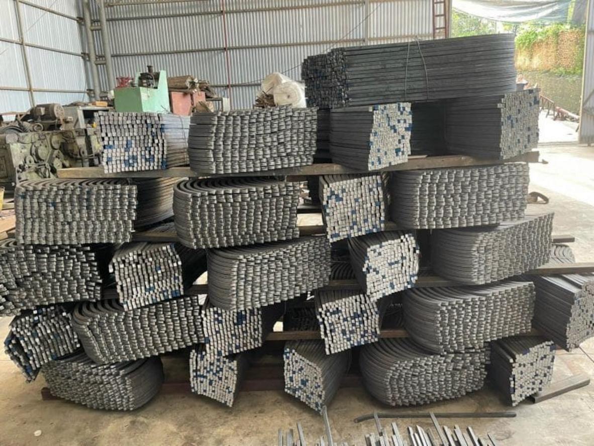 Thép Vuông Đặc 6X6 2 Biểu đồ so sánh trực quan khả năng chịu nén của thép vuông đặc và thép hộp có cùng kích thước.