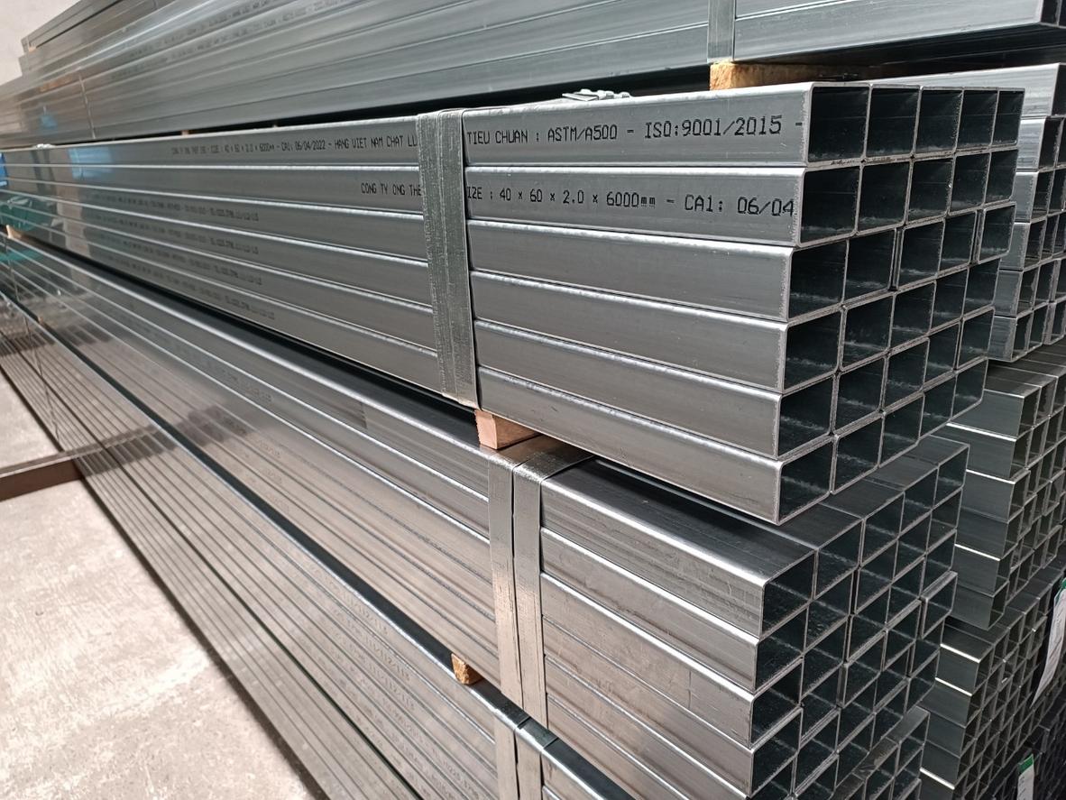 Xưởng gia công của Inox Hải Minh với máy móc hiện đại, sẵn sàng cắt thép hộp theo mọi quy cách của khách hàng.