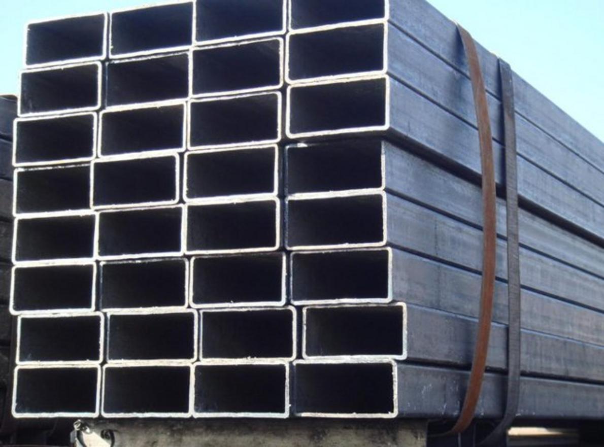 Thép Hộp Mạ Kẽm 20X40 11 Xưởng gia công thép hộp của Inox Hải Minh với máy cắt laser và khu vực hàn chuyên dụng.